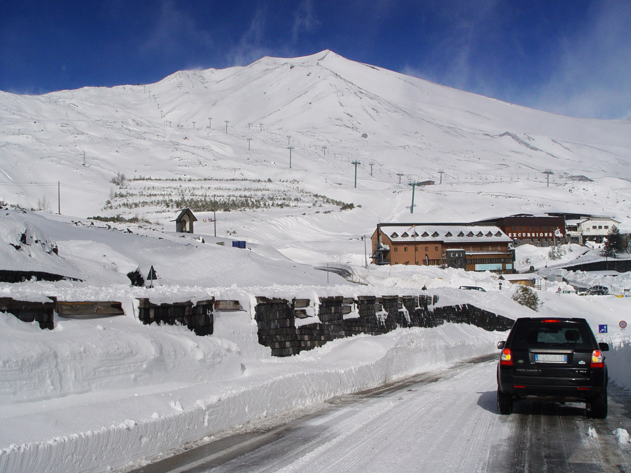 Turisti bloccati dalla neve sull'Etna a -11°$