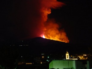 Etna erupion and lava 120111